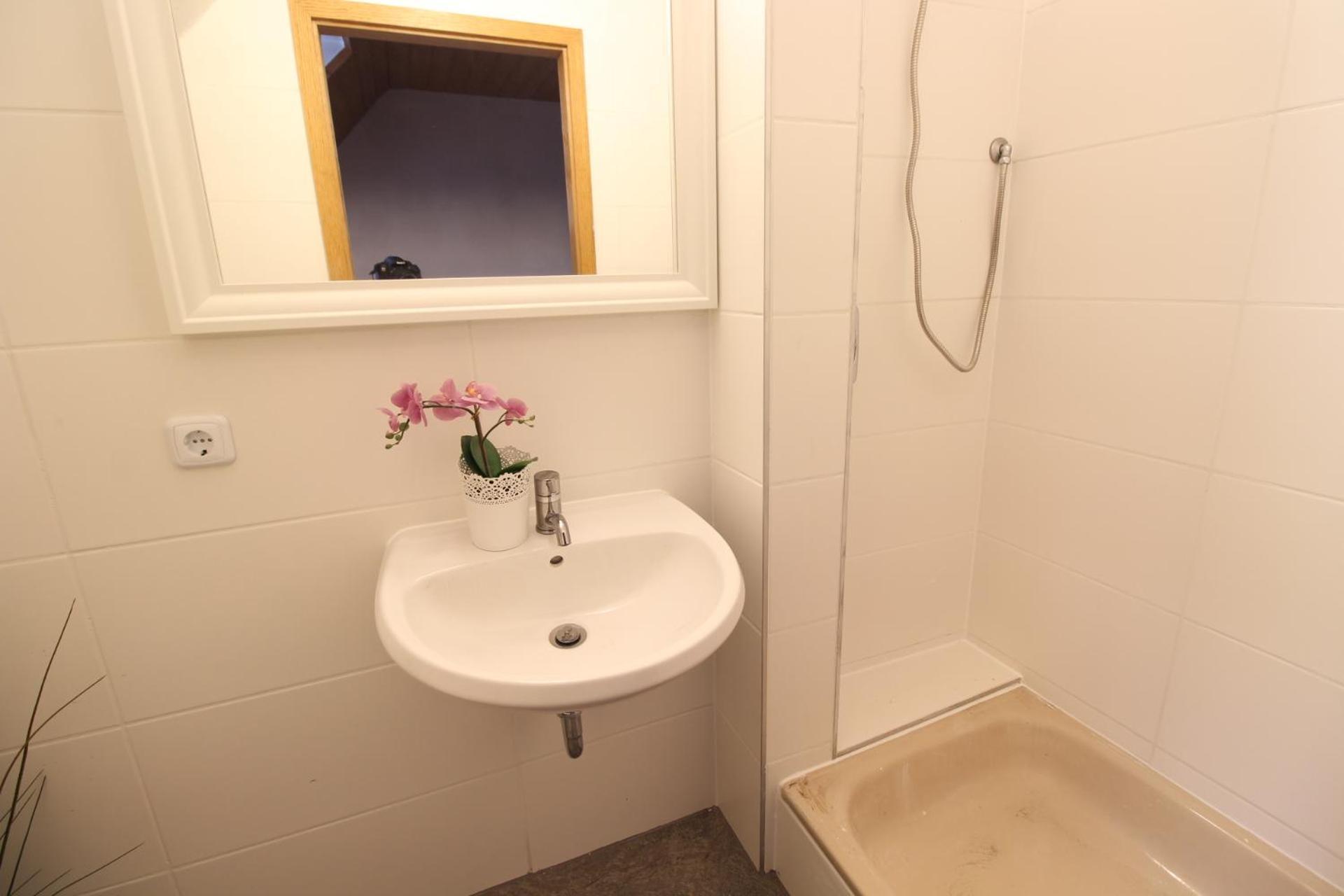 Hotel Ulm Zentrum - Komplettes Zimmer, Hochbett, Android Tv & Eigenem Bad - Perfekt Fuer Familien & Gruppen Экстерьер фото